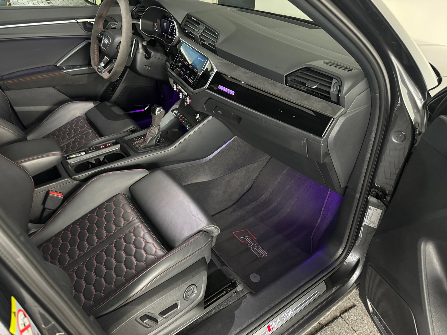 Audi RSQ3 Sportback 2.5 TFSI Pano|Memory|B&O|Trekhaak|Sfeer