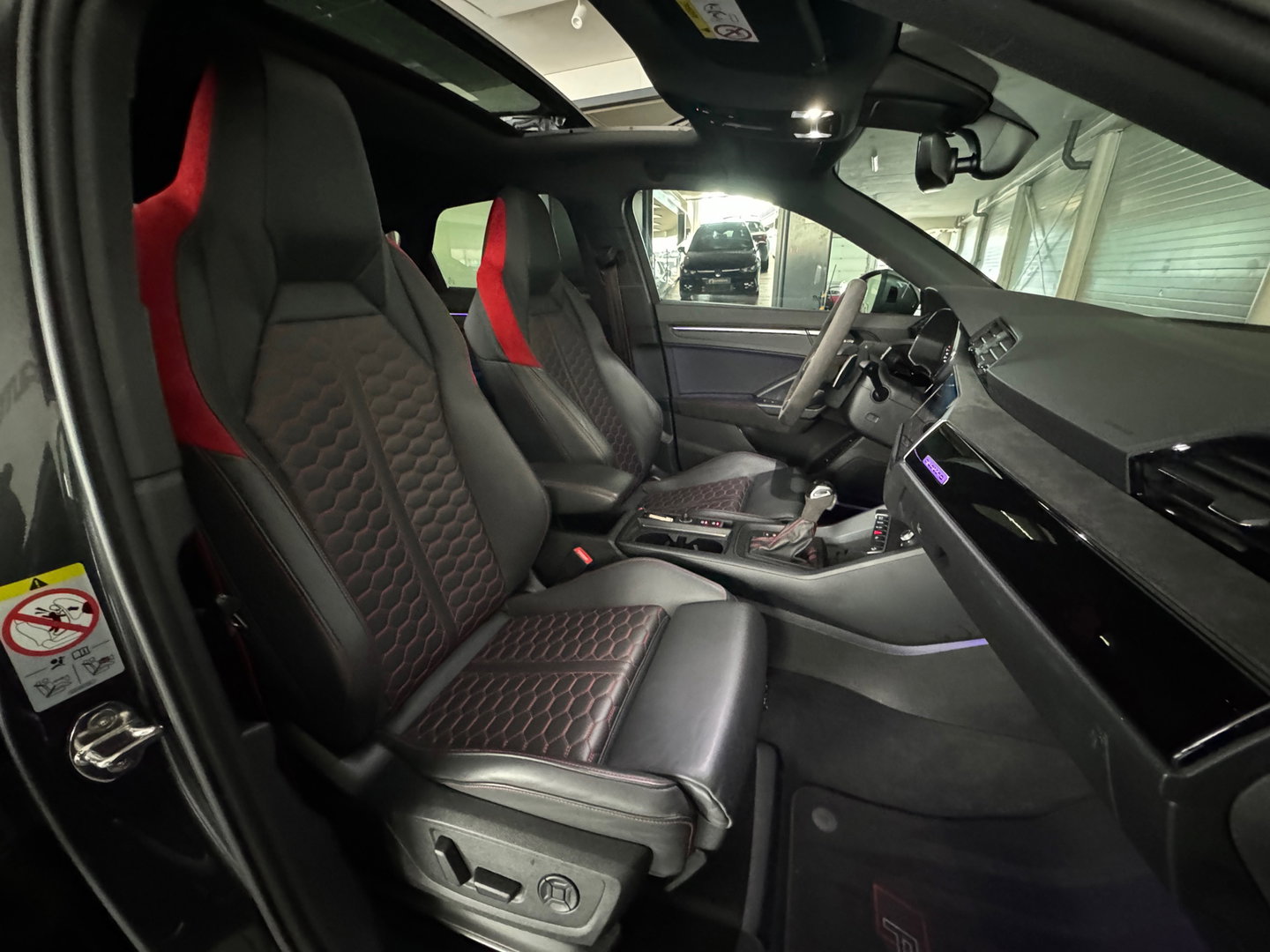 Audi RSQ3 Sportback 2.5 TFSI Pano|Memory|B&O|Trekhaak|Sfeer