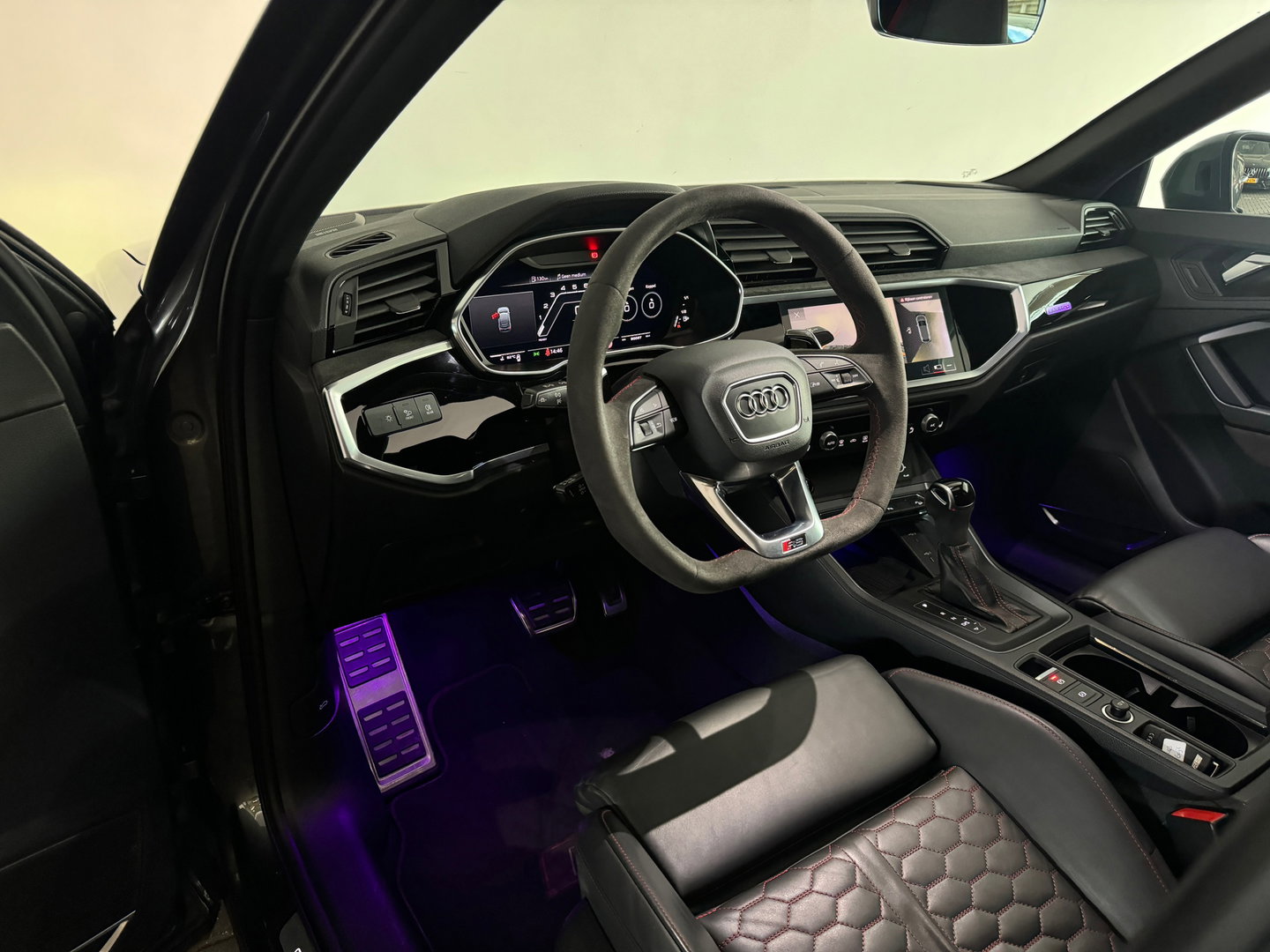 Audi RSQ3 Sportback 2.5 TFSI Pano|Memory|B&O|Trekhaak|Sfeer