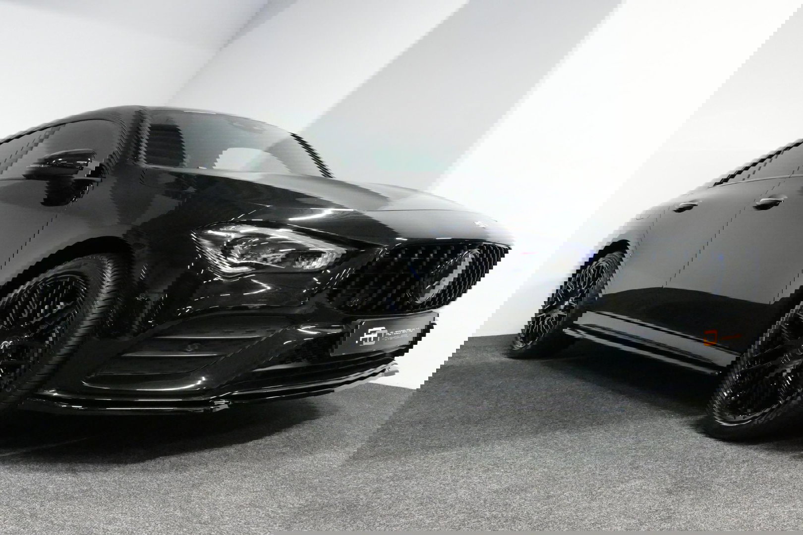 Mercedes-Benz CLA 250 e AMG Line / CLA45 AMG diffuser / Panamericana Grille / Elektr. verstelbare voorstoelen + memory / Multibeam LED / Ambienteverlichting / Apple Carplay - Android Auto / Stoelverwarming /Rondomzichtcamera / Grootlicht assistent / Keyless / Achteruitrijc