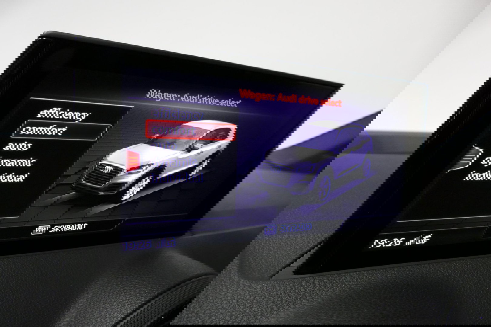 Audi Q2 2.0 TFSI quattro Sport Edition #1 / S line / Panoramadak / Carbon-pakket Audi Exclusive / Apple Carplay - Android Auto / Stoelverwarming / Full LED / Audi Sound System / Keyless / 19'' LMV / Adaptive Cruise Control / Navigatie / PDC / Grootlichtassistent