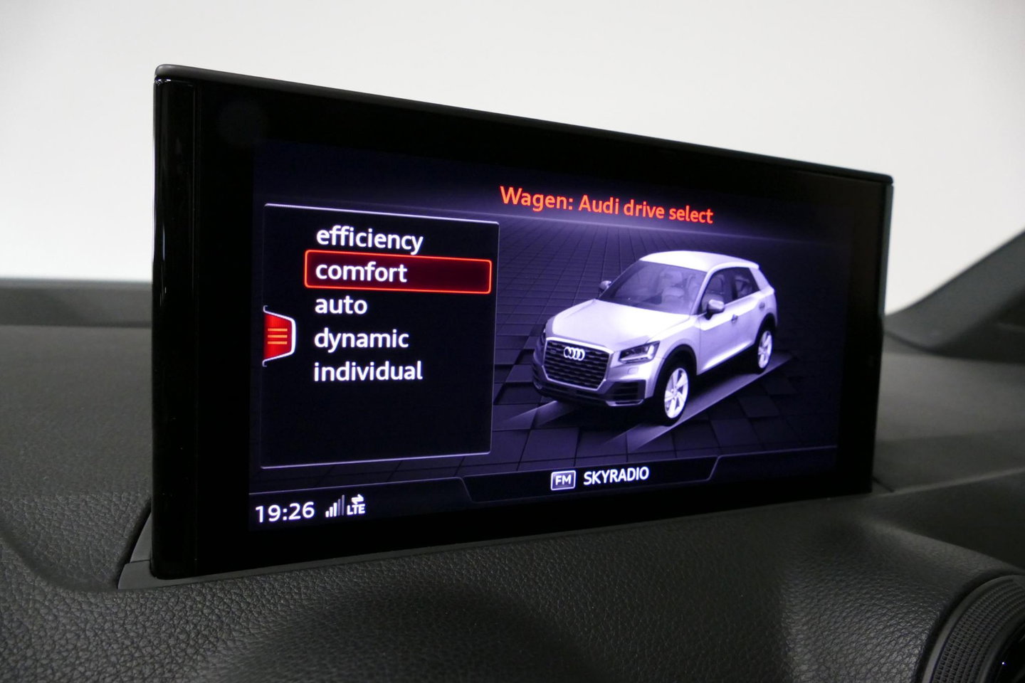 Audi Q2 2.0 TFSI quattro Sport Edition #1 / S line / Panoramadak / Carbon-pakket Audi Exclusive / Apple Carplay - Android Auto / Stoelverwarming / Full LED / Audi Sound System / Keyless / 19'' LMV / Adaptive Cruise Control / Navigatie / PDC / Grootlichtassistent