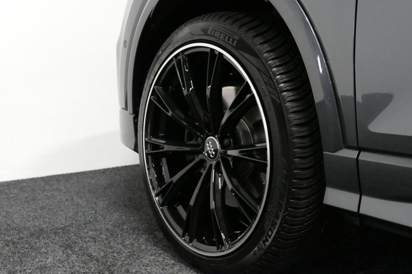 Audi Q2 2.0 TFSI quattro Sport Edition #1 / S line / Panoramadak / Carbon-pakket Audi Exclusive / Apple Carplay - Android Auto / Stoelverwarming / Full LED / Audi Sound System / Keyless / 19'' LMV / Adaptive Cruise Control / Navigatie / PDC / Grootlichtassistent