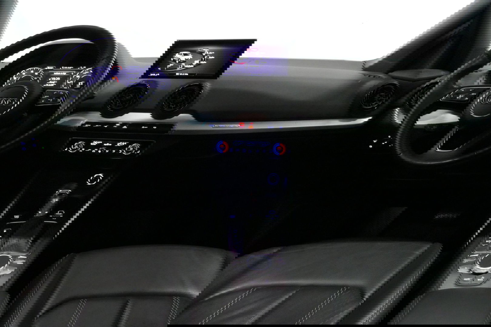 Audi Q2 2.0 TFSI quattro Sport Edition #1 / S line / Panoramadak / Carbon-pakket Audi Exclusive / Apple Carplay - Android Auto / Stoelverwarming / Full LED / Audi Sound System / Keyless / 19'' LMV / Adaptive Cruise Control / Navigatie / PDC / Grootlichtassistent