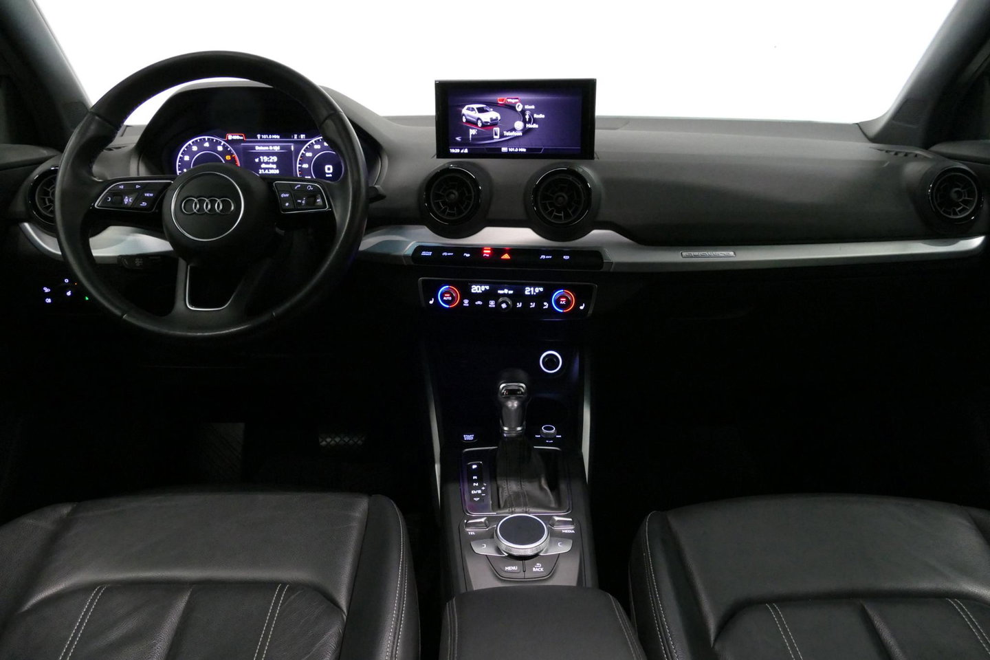 Audi Q2 2.0 TFSI quattro Sport Edition #1 / S line / Panoramadak / Carbon-pakket Audi Exclusive / Apple Carplay - Android Auto / Stoelverwarming / Full LED / Audi Sound System / Keyless / 19'' LMV / Adaptive Cruise Control / Navigatie / PDC / Grootlichtassistent