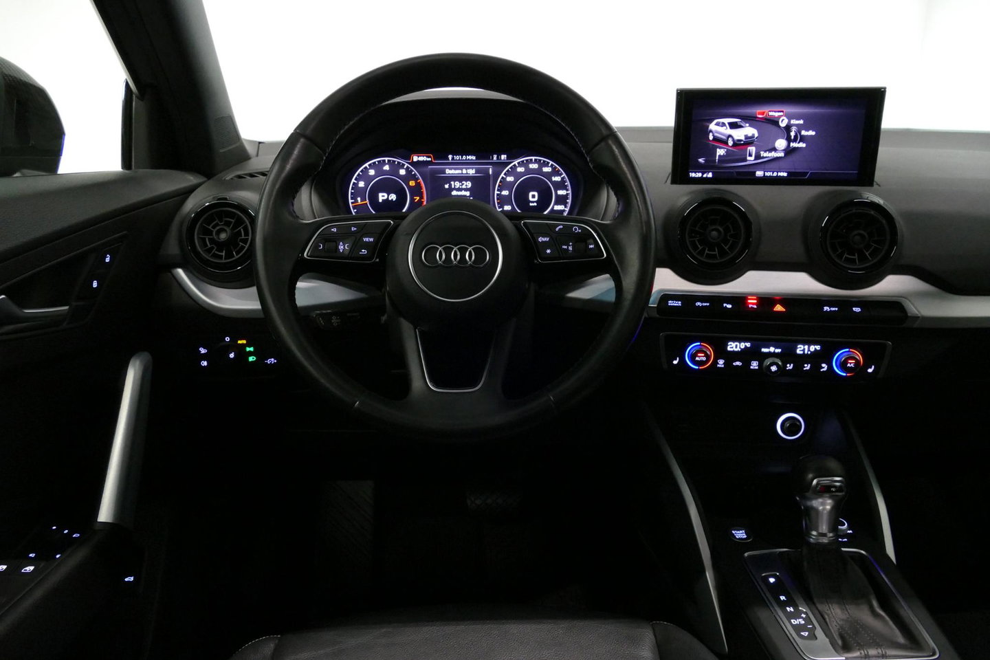 Audi Q2 2.0 TFSI quattro Sport Edition #1 / S line / Panoramadak / Carbon-pakket Audi Exclusive / Apple Carplay - Android Auto / Stoelverwarming / Full LED / Audi Sound System / Keyless / 19'' LMV / Adaptive Cruise Control / Navigatie / PDC / Grootlichtassistent