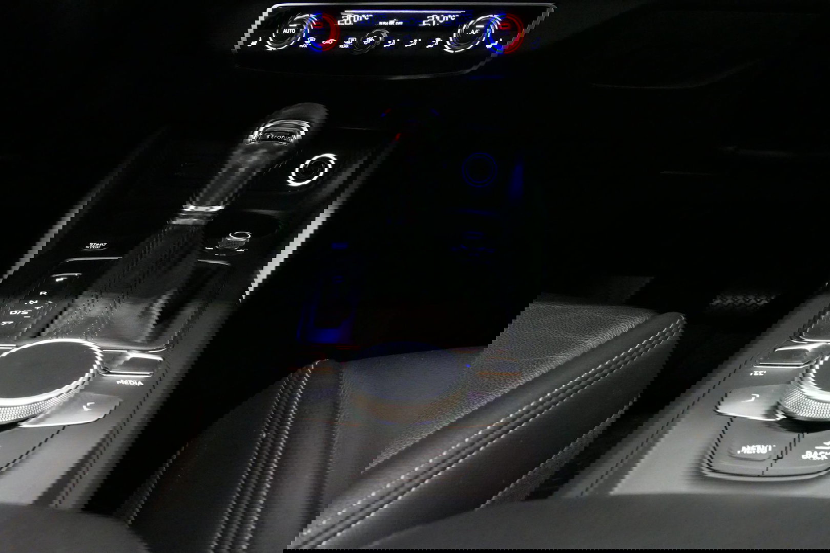 Audi Q2 2.0 TFSI quattro Sport Edition #1 / S line / Panoramadak / Carbon-pakket Audi Exclusive / Apple Carplay - Android Auto / Stoelverwarming / Full LED / Audi Sound System / Keyless / 19'' LMV / Adaptive Cruise Control / Navigatie / PDC / Grootlichtassistent