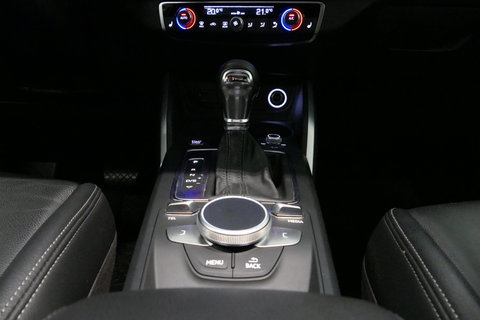 Audi Q2 2.0 TFSI quattro Sport Edition #1 / S line / Panoramadak / Carbon-pakket Audi Exclusive / Apple Carplay - Android Auto / Stoelverwarming / Full LED / Audi Sound System / Keyless / 19'' LMV / Adaptive Cruise Control / Navigatie / PDC / Grootlichtassistent