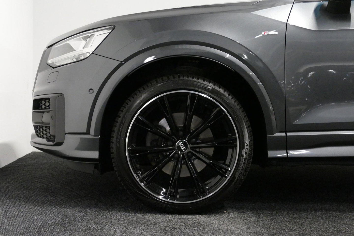 Audi Q2 2.0 TFSI quattro Sport Edition #1 / S line / Panoramadak / Carbon-pakket Audi Exclusive / Apple Carplay - Android Auto / Stoelverwarming / Full LED / Audi Sound System / Keyless / 19'' LMV / Adaptive Cruise Control / Navigatie / PDC / Grootlichtassistent