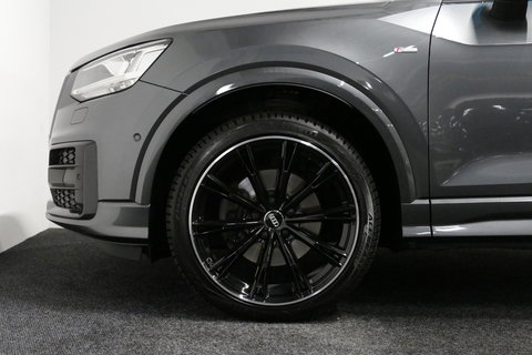 Audi Q2 2.0 TFSI quattro Sport Edition #1 / S line / Panoramadak / Carbon-pakket Audi Exclusive / Apple Carplay - Android Auto / Stoelverwarming / Full LED / Audi Sound System / Keyless / 19'' LMV / Adaptive Cruise Control / Navigatie / PDC / Grootlichtassistent