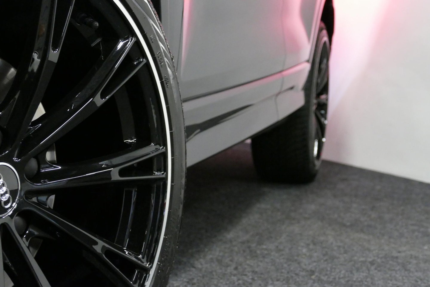 Audi Q2 2.0 TFSI quattro Sport Edition #1 / S line / Panoramadak / Carbon-pakket Audi Exclusive / Apple Carplay - Android Auto / Stoelverwarming / Full LED / Audi Sound System / Keyless / 19'' LMV / Adaptive Cruise Control / Navigatie / PDC / Grootlichtassistent