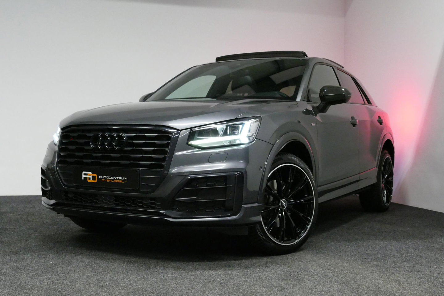 Audi Q2 2.0 TFSI quattro Sport Edition #1 / S line / Panoramadak / Carbon-pakket Audi Exclusive / Apple Carplay - Android Auto / Stoelverwarming / Full LED / Audi Sound System / Keyless / 19'' LMV / Adaptive Cruise Control / Navigatie / PDC / Grootlichtassistent