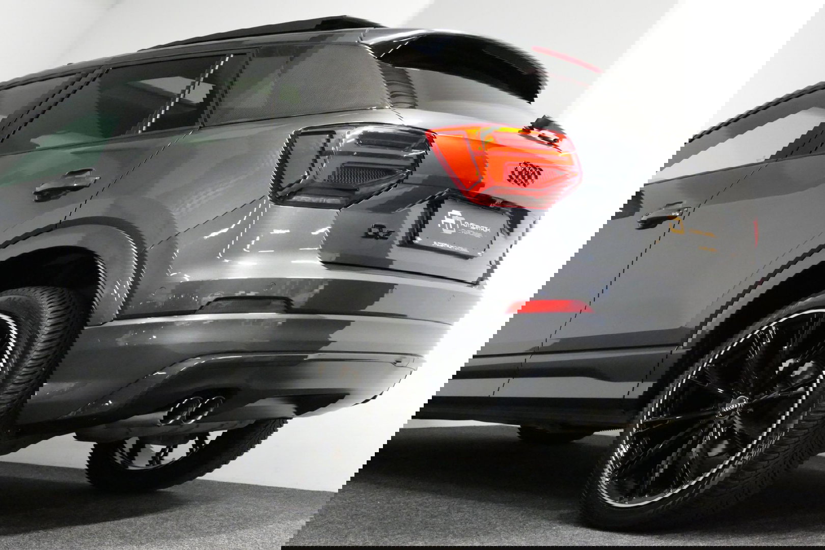 Audi Q2 2.0 TFSI quattro Sport Edition #1 / S line / Panoramadak / Carbon-pakket Audi Exclusive / Apple Carplay - Android Auto / Stoelverwarming / Full LED / Audi Sound System / Keyless / 19'' LMV / Adaptive Cruise Control / Navigatie / PDC / Grootlichtassistent