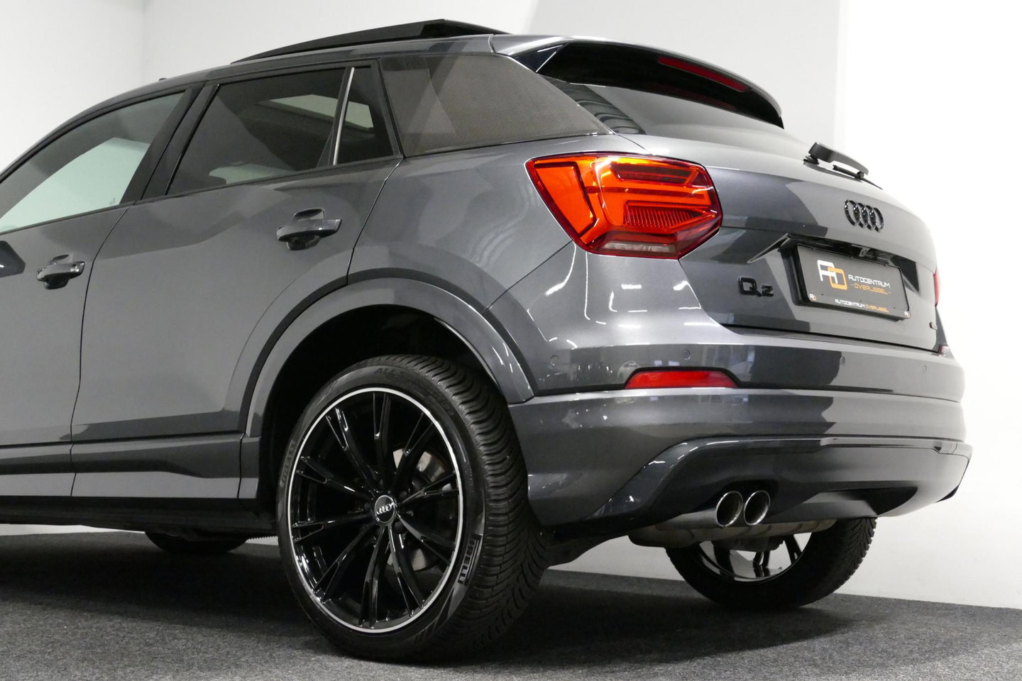 Audi Q2 2.0 TFSI quattro Sport Edition #1 / S line / Panoramadak / Carbon-pakket Audi Exclusive / Apple Carplay - Android Auto / Stoelverwarming / Full LED / Audi Sound System / Keyless / 19'' LMV / Adaptive Cruise Control / Navigatie / PDC / Grootlichtassistent