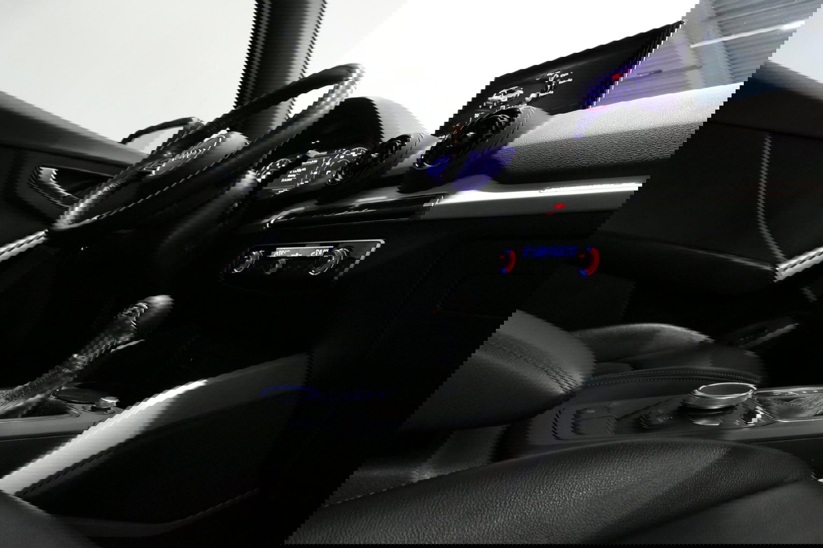 Audi Q2 2.0 TFSI quattro Sport Edition #1 / S line / Panoramadak / Carbon-pakket Audi Exclusive / Apple Carplay - Android Auto / Stoelverwarming / Full LED / Audi Sound System / Keyless / 19'' LMV / Adaptive Cruise Control / Navigatie / PDC / Grootlichtassistent