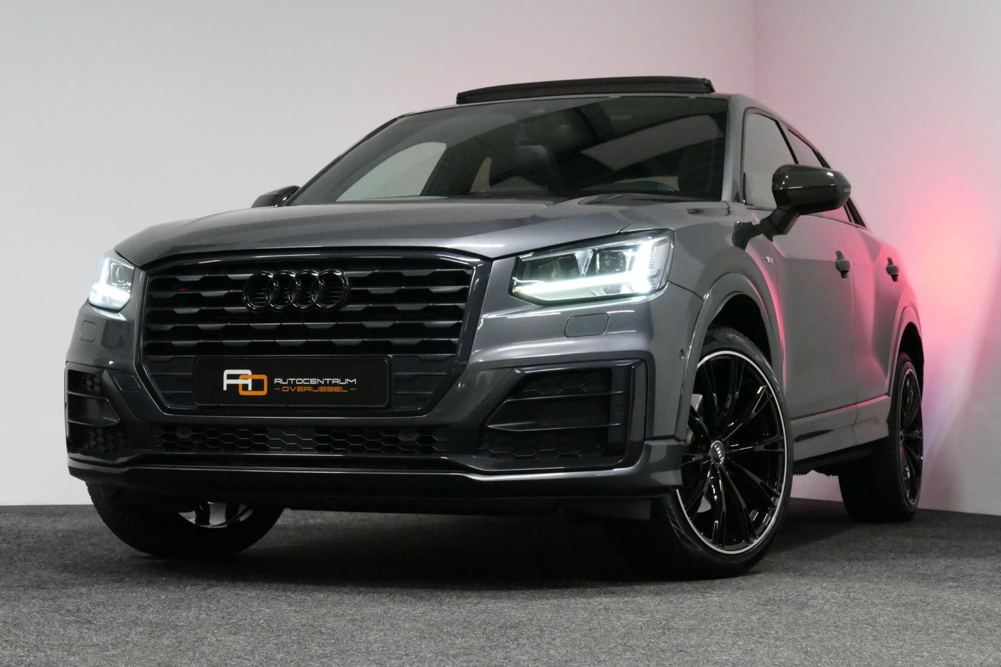 Audi Q2 2.0 TFSI quattro Sport Edition #1 / S line / Panoramadak / Carbon-pakket Audi Exclusive / Apple Carplay - Android Auto / Stoelverwarming / Full LED / Audi Sound System / Keyless / 19'' LMV / Adaptive Cruise Control / Navigatie / PDC / Grootlichtassistent