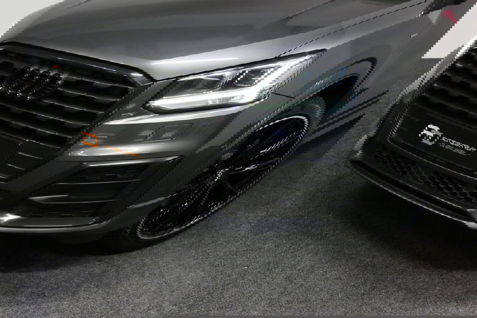 Audi Q2 2.0 TFSI quattro Sport Edition #1 / S line / Panoramadak / Carbon-pakket Audi Exclusive / Apple Carplay - Android Auto / Stoelverwarming / Full LED / Audi Sound System / Keyless / 19'' LMV / Adaptive Cruise Control / Navigatie / PDC / Grootlichtassistent