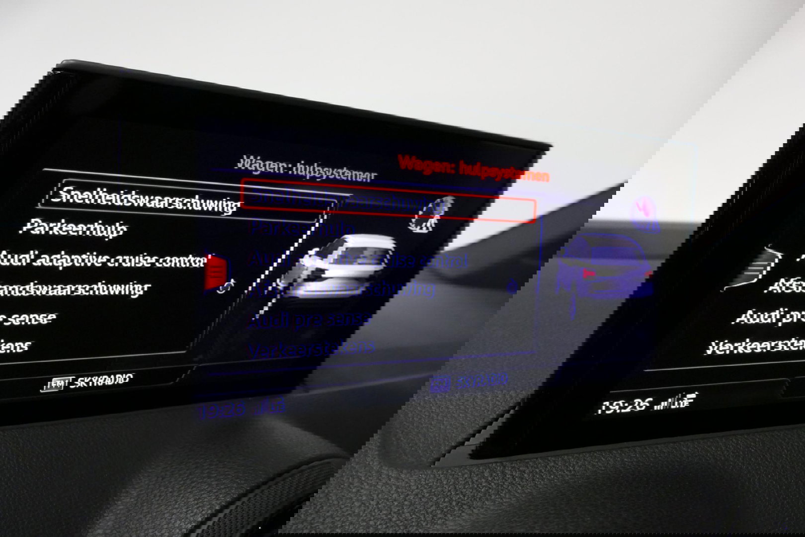 Audi Q2 2.0 TFSI quattro Sport Edition #1 / S line / Panoramadak / Carbon-pakket Audi Exclusive / Apple Carplay - Android Auto / Stoelverwarming / Full LED / Audi Sound System / Keyless / 19'' LMV / Adaptive Cruise Control / Navigatie / PDC / Grootlichtassistent