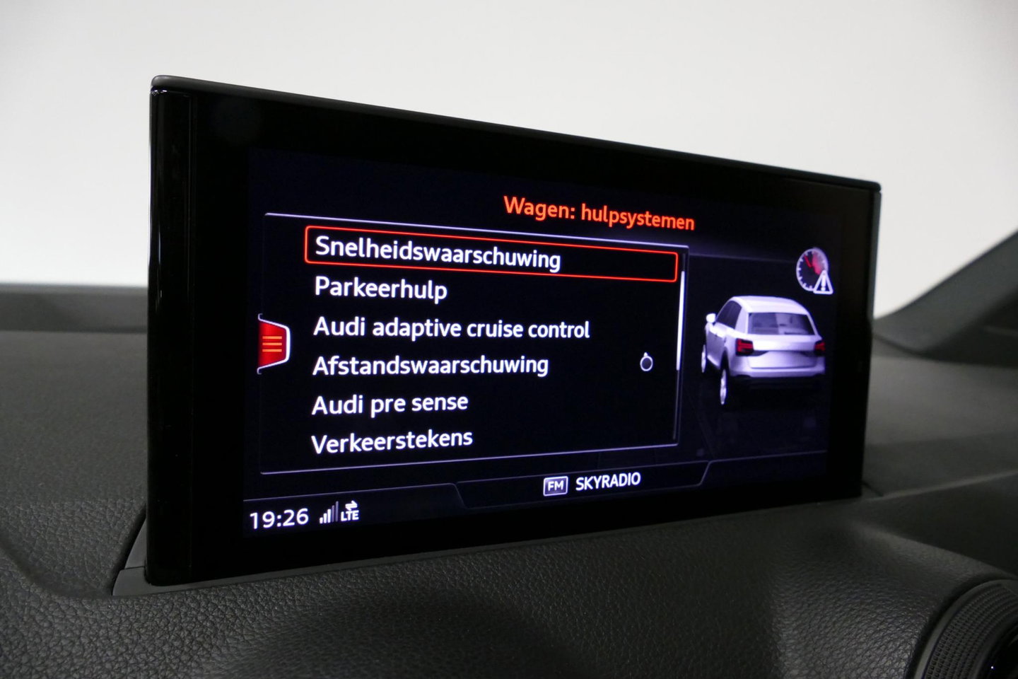 Audi Q2 2.0 TFSI quattro Sport Edition #1 / S line / Panoramadak / Carbon-pakket Audi Exclusive / Apple Carplay - Android Auto / Stoelverwarming / Full LED / Audi Sound System / Keyless / 19'' LMV / Adaptive Cruise Control / Navigatie / PDC / Grootlichtassistent