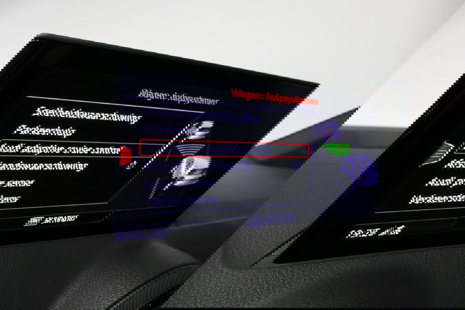 Audi Q2 2.0 TFSI quattro Sport Edition #1 / S line / Panoramadak / Carbon-pakket Audi Exclusive / Apple Carplay - Android Auto / Stoelverwarming / Full LED / Audi Sound System / Keyless / 19'' LMV / Adaptive Cruise Control / Navigatie / PDC / Grootlichtassistent