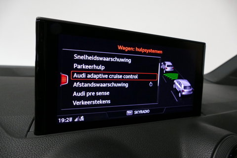 Audi Q2 2.0 TFSI quattro Sport Edition #1 / S line / Panoramadak / Carbon-pakket Audi Exclusive / Apple Carplay - Android Auto / Stoelverwarming / Full LED / Audi Sound System / Keyless / 19'' LMV / Adaptive Cruise Control / Navigatie / PDC / Grootlichtassistent