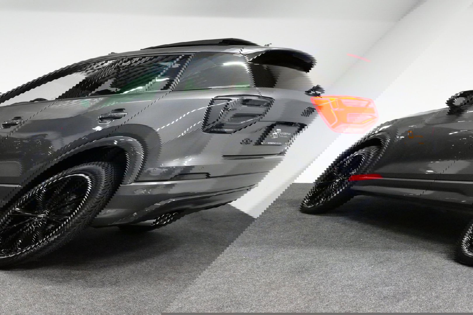 Audi Q2 2.0 TFSI quattro Sport Edition #1 / S line / Panoramadak / Carbon-pakket Audi Exclusive / Apple Carplay - Android Auto / Stoelverwarming / Full LED / Audi Sound System / Keyless / 19'' LMV / Adaptive Cruise Control / Navigatie / PDC / Grootlichtassistent