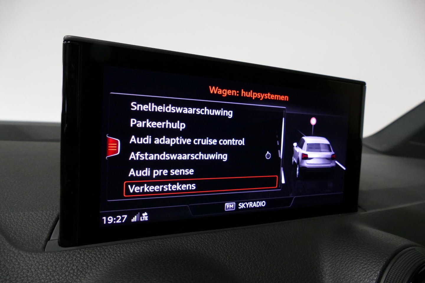 Audi Q2 2.0 TFSI quattro Sport Edition #1 / S line / Panoramadak / Carbon-pakket Audi Exclusive / Apple Carplay - Android Auto / Stoelverwarming / Full LED / Audi Sound System / Keyless / 19'' LMV / Adaptive Cruise Control / Navigatie / PDC / Grootlichtassistent