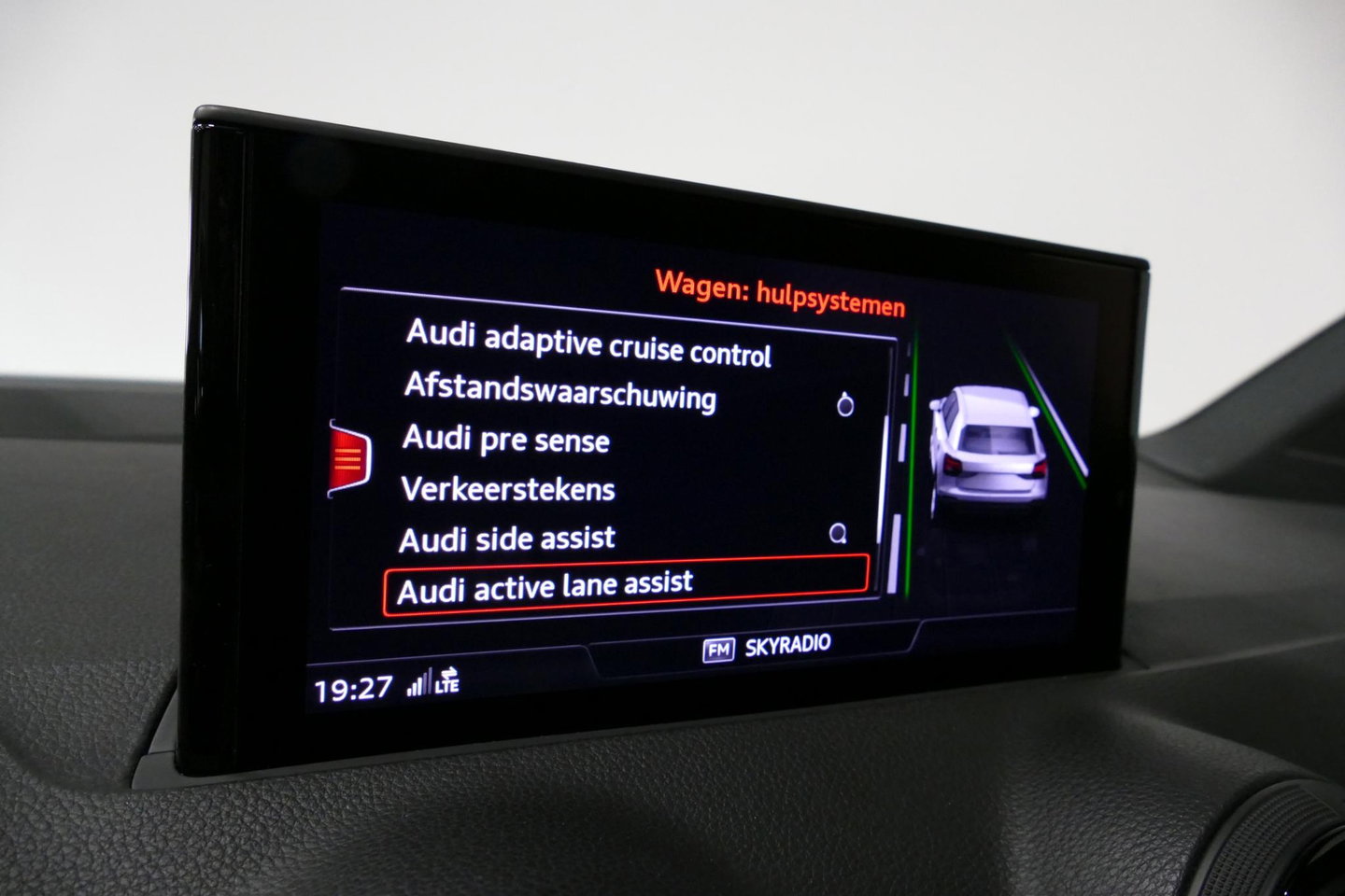 Audi Q2 2.0 TFSI quattro Sport Edition #1 / S line / Panoramadak / Carbon-pakket Audi Exclusive / Apple Carplay - Android Auto / Stoelverwarming / Full LED / Audi Sound System / Keyless / 19'' LMV / Adaptive Cruise Control / Navigatie / PDC / Grootlichtassistent