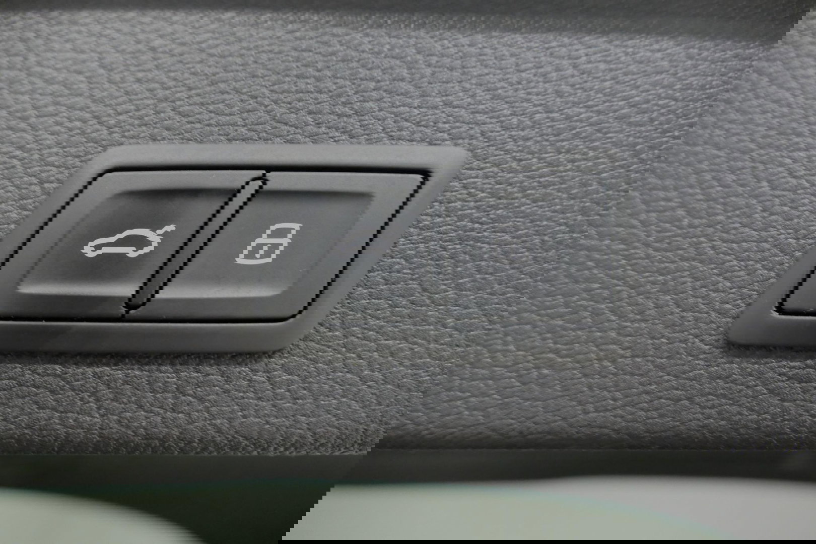 Audi Q2 2.0 TFSI quattro Sport Edition #1 / S line / Panoramadak / Carbon-pakket Audi Exclusive / Apple Carplay - Android Auto / Stoelverwarming / Full LED / Audi Sound System / Keyless / 19'' LMV / Adaptive Cruise Control / Navigatie / PDC / Grootlichtassistent