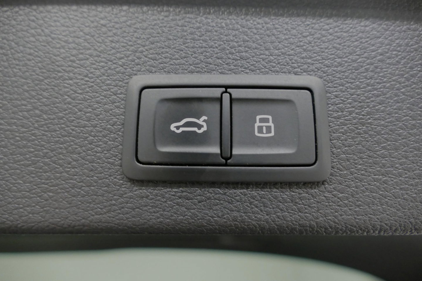 Audi Q2 2.0 TFSI quattro Sport Edition #1 / S line / Panoramadak / Carbon-pakket Audi Exclusive / Apple Carplay - Android Auto / Stoelverwarming / Full LED / Audi Sound System / Keyless / 19'' LMV / Adaptive Cruise Control / Navigatie / PDC / Grootlichtassistent