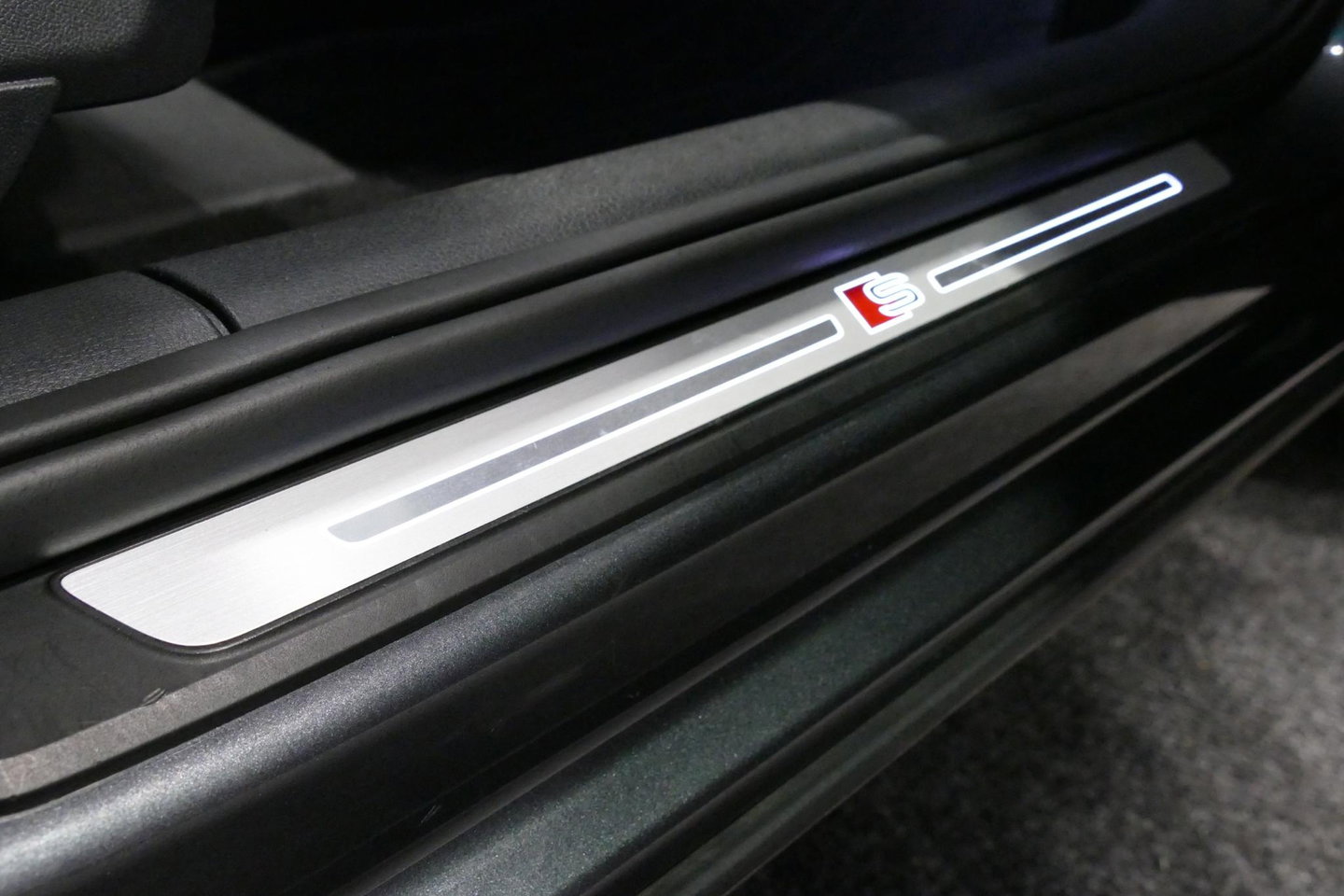 Audi Q2 2.0 TFSI quattro Sport Edition #1 / S line / Panoramadak / Carbon-pakket Audi Exclusive / Apple Carplay - Android Auto / Stoelverwarming / Full LED / Audi Sound System / Keyless / 19'' LMV / Adaptive Cruise Control / Navigatie / PDC / Grootlichtassistent