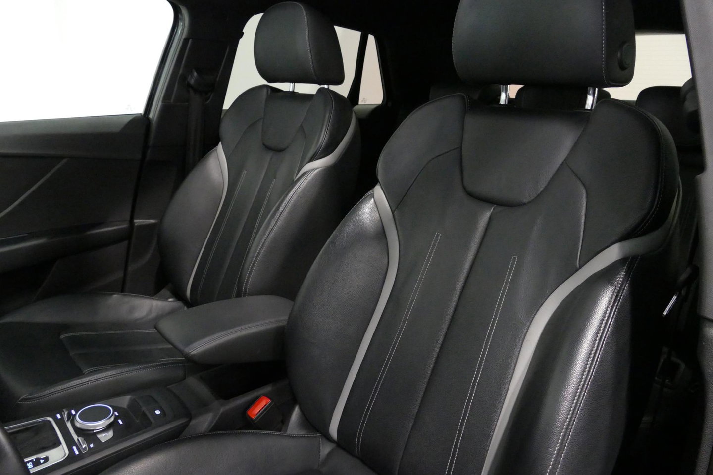 Audi Q2 2.0 TFSI quattro Sport Edition #1 / S line / Panoramadak / Carbon-pakket Audi Exclusive / Apple Carplay - Android Auto / Stoelverwarming / Full LED / Audi Sound System / Keyless / 19'' LMV / Adaptive Cruise Control / Navigatie / PDC / Grootlichtassistent