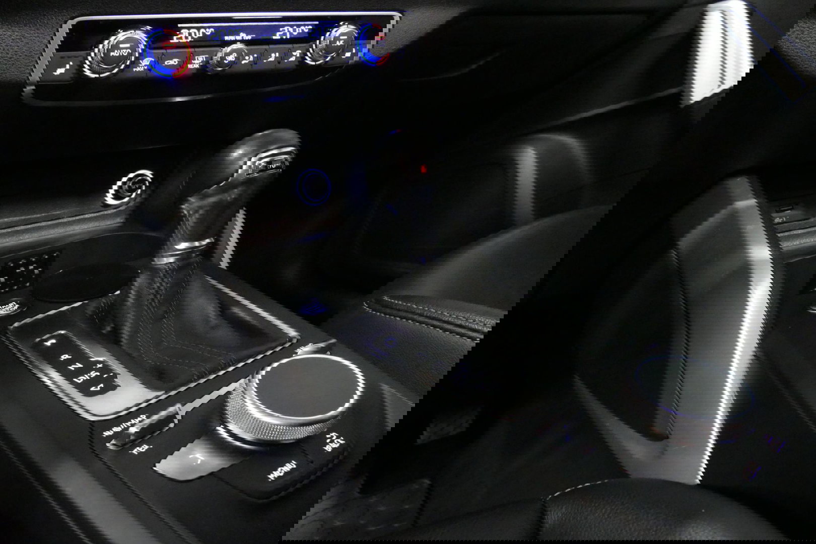 Audi Q2 2.0 TFSI quattro Sport Edition #1 / S line / Panoramadak / Carbon-pakket Audi Exclusive / Apple Carplay - Android Auto / Stoelverwarming / Full LED / Audi Sound System / Keyless / 19'' LMV / Adaptive Cruise Control / Navigatie / PDC / Grootlichtassistent