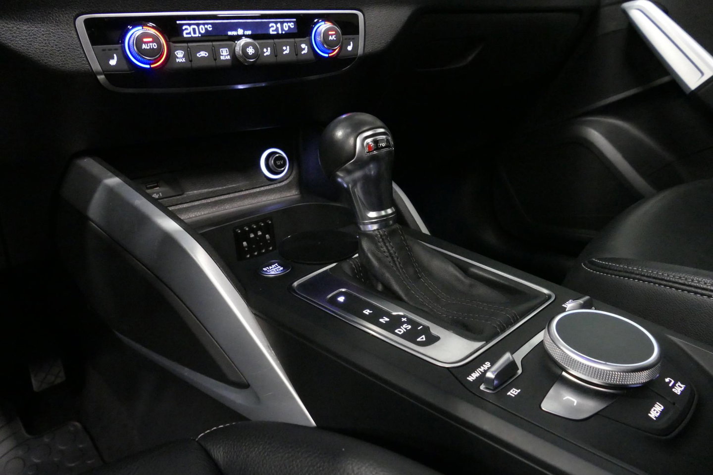 Audi Q2 2.0 TFSI quattro Sport Edition #1 / S line / Panoramadak / Carbon-pakket Audi Exclusive / Apple Carplay - Android Auto / Stoelverwarming / Full LED / Audi Sound System / Keyless / 19'' LMV / Adaptive Cruise Control / Navigatie / PDC / Grootlichtassistent