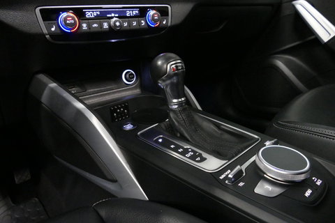 Audi Q2 2.0 TFSI quattro Sport Edition #1 / S line / Panoramadak / Carbon-pakket Audi Exclusive / Apple Carplay - Android Auto / Stoelverwarming / Full LED / Audi Sound System / Keyless / 19'' LMV / Adaptive Cruise Control / Navigatie / PDC / Grootlichtassistent