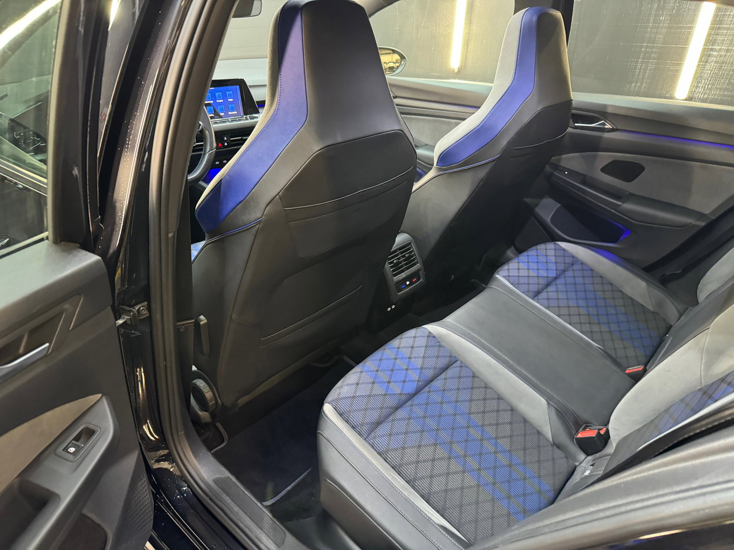 Volkswagen Golf 2.0 TSI R 4M Performance Pano|IQ|H/K|Akrapovic