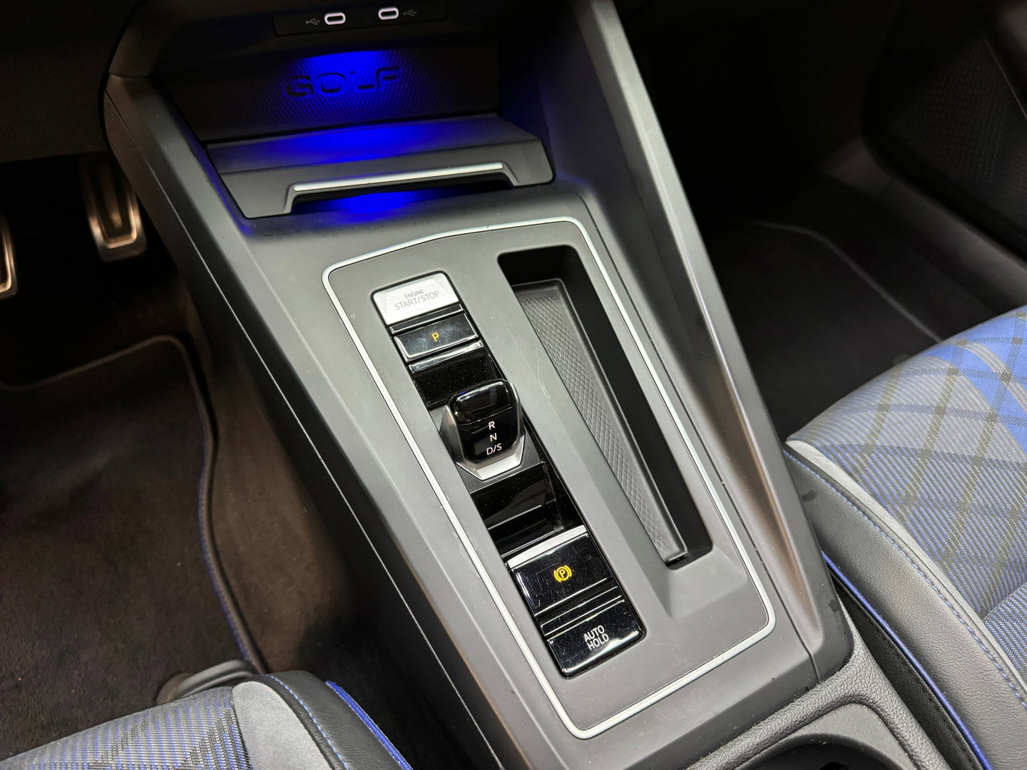 Volkswagen Golf 2.0 TSI R 4M Performance Pano|IQ|H/K|Akrapovic