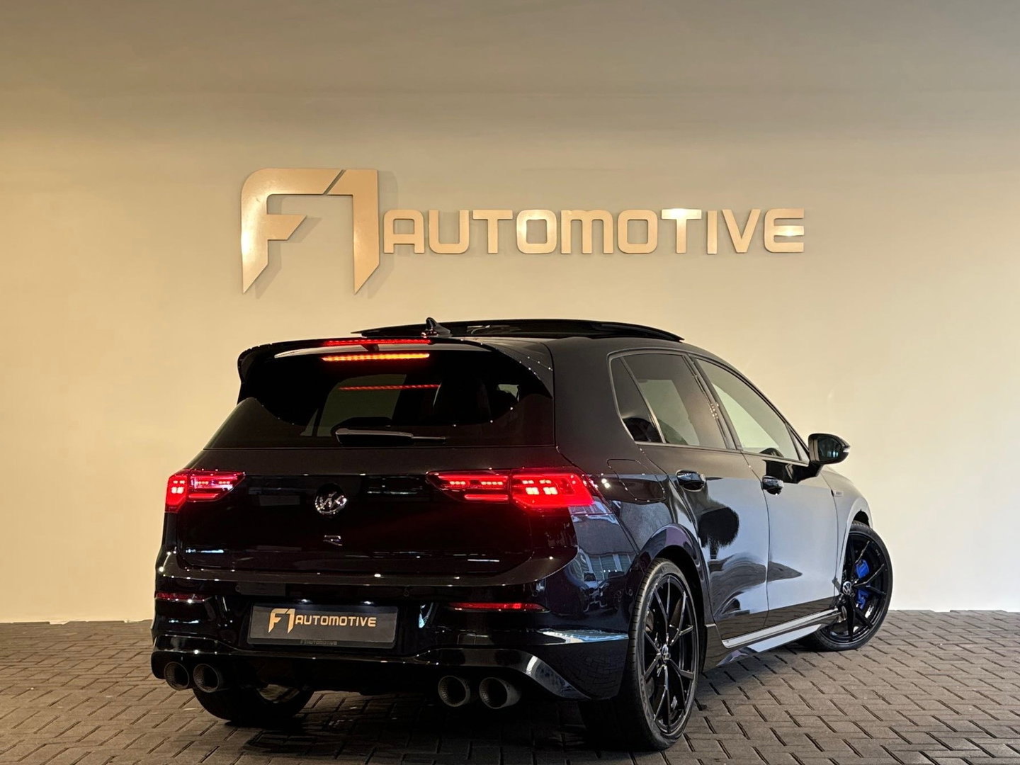 Volkswagen Golf 2.0 TSI R 4M Performance Pano|IQ|H/K|Akrapovic