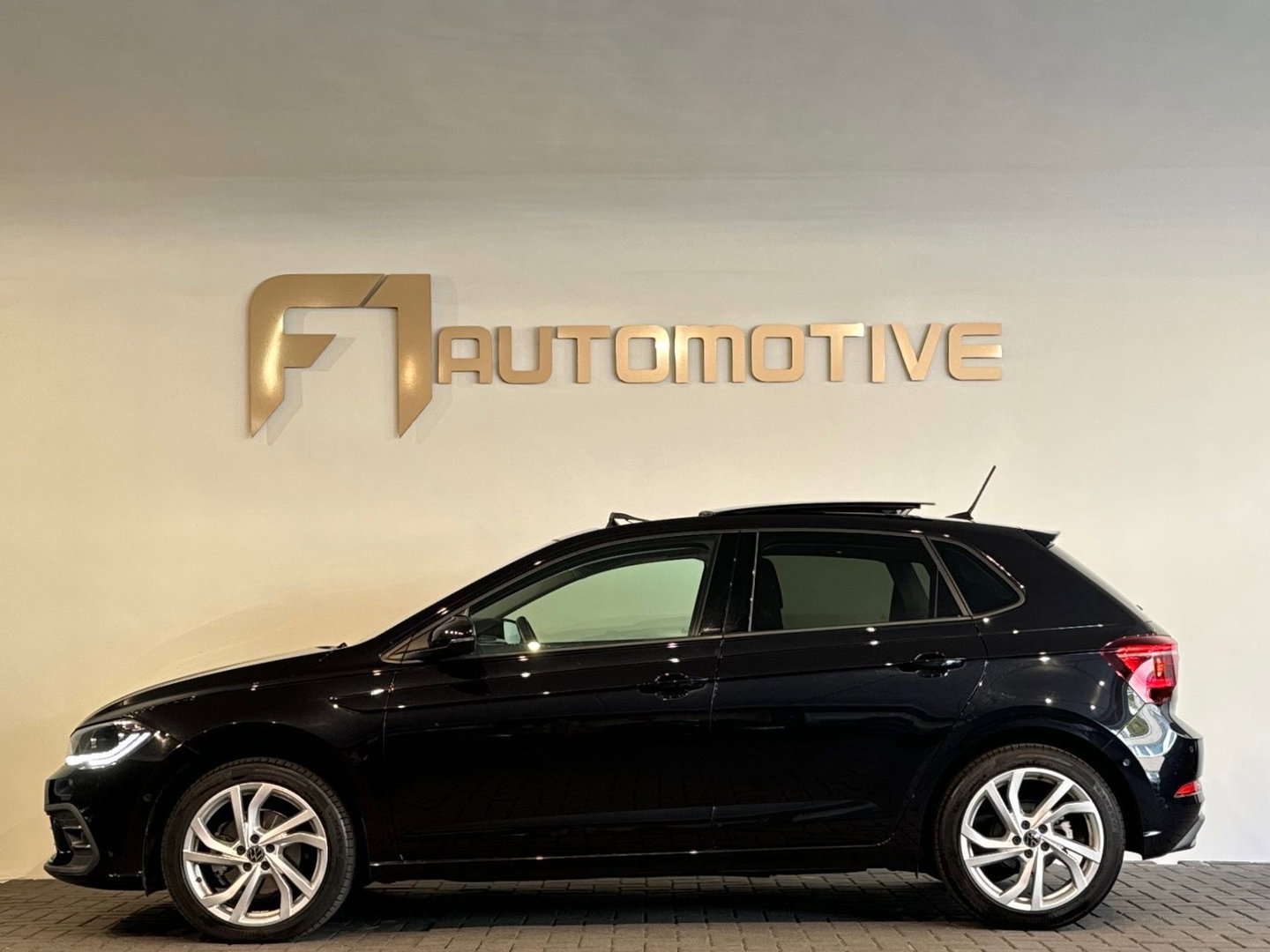 Volkswagen Polo 1.0 TSI R-Line Business Pano|Keyles|Beats|IQ