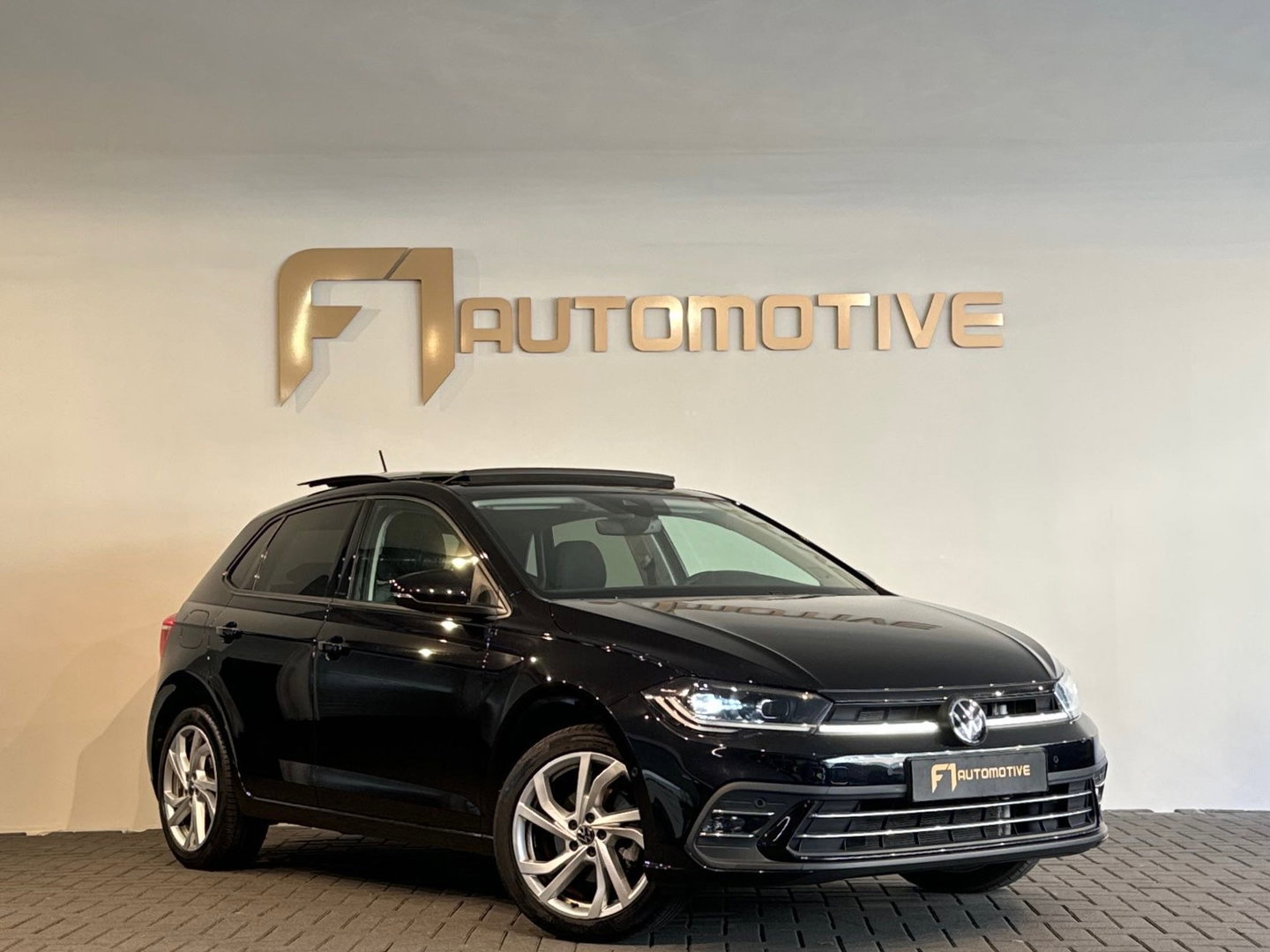Volkswagen Polo 1.0 TSI R-Line Business Pano|Keyles|Beats|IQ