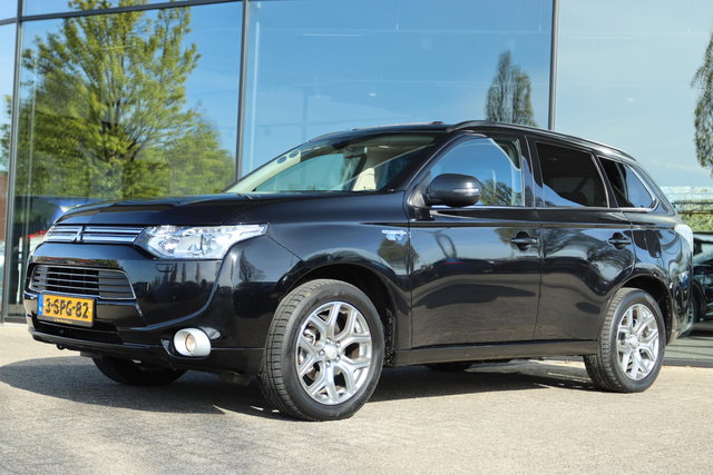 Mitsubishi Outlander - 2.0 PHEV INSTYLE | SCHUIFDAK | LEDER | NAVI | CAMERA | KEY-LESS