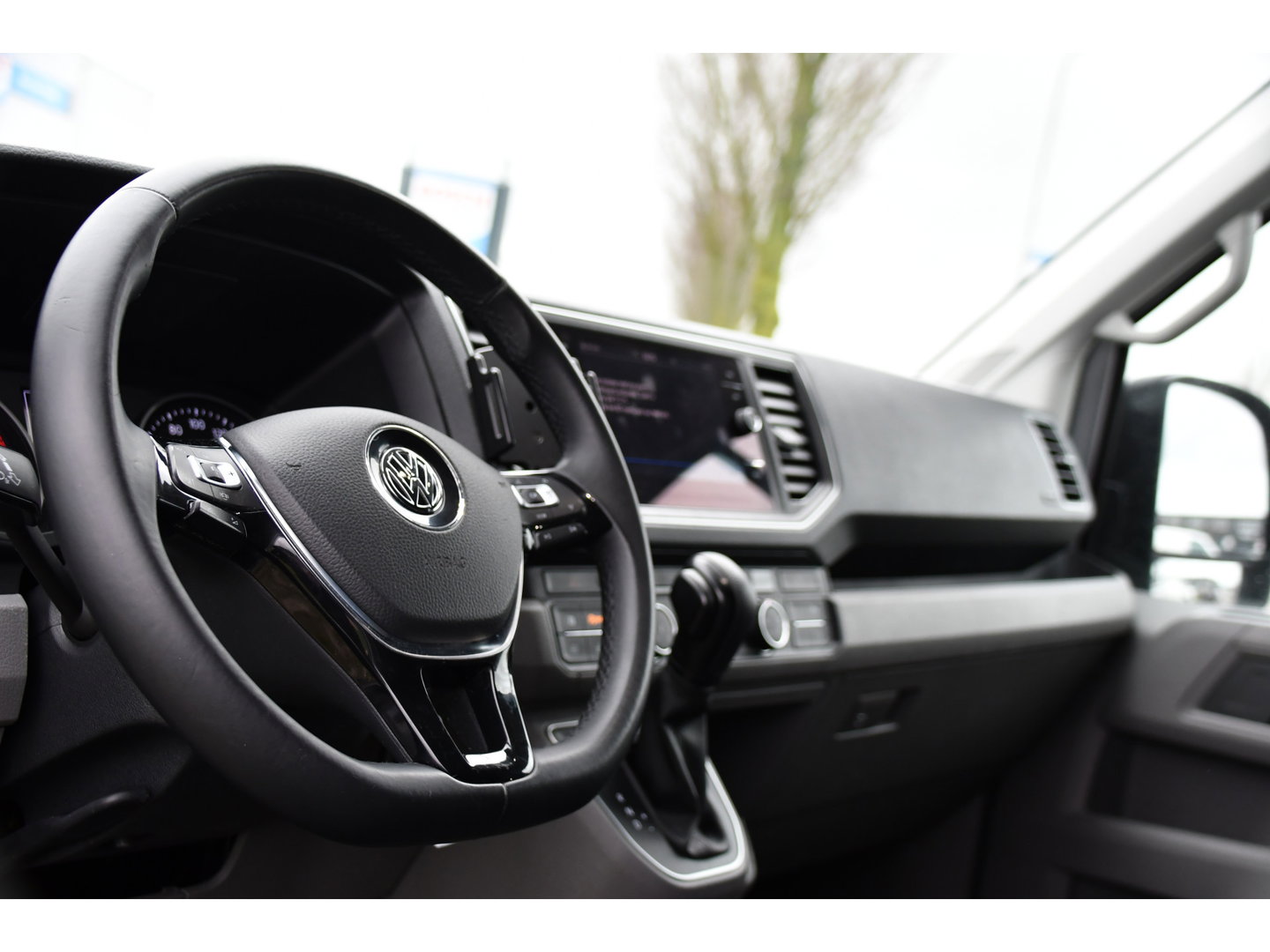 Volkswagen Crafter 35 2.0 TDI L3H3 Highline PB Edition Full Options! Adaptieve Cruise, Carplay, LED, Leder, Stoelwarming, Trekhaak, Multimedia, Uniek!