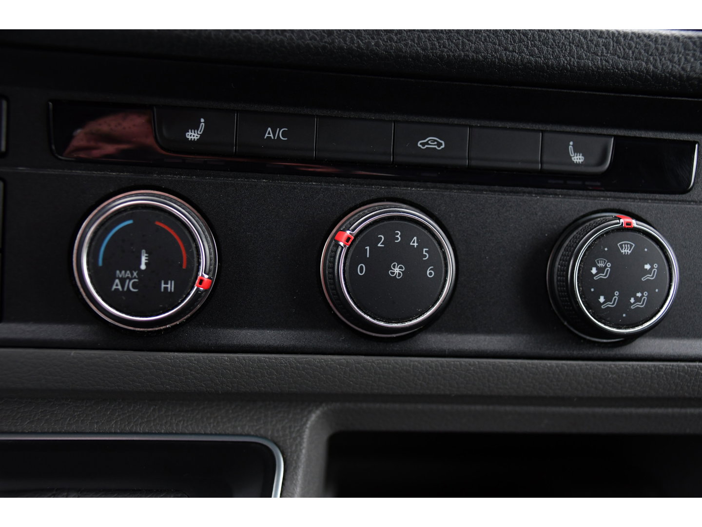 Volkswagen Crafter 35 2.0 TDI L3H3 Highline PB Edition Full Options! Adaptieve Cruise, Carplay, LED, Leder, Stoelwarming, Trekhaak, Multimedia, Uniek!