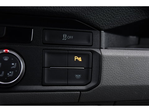 Volkswagen Crafter 35 2.0 TDI L3H3 Highline PB Edition Full Options! Adaptieve Cruise, Carplay, LED, Leder, Stoelwarming, Trekhaak, Multimedia, Uniek!