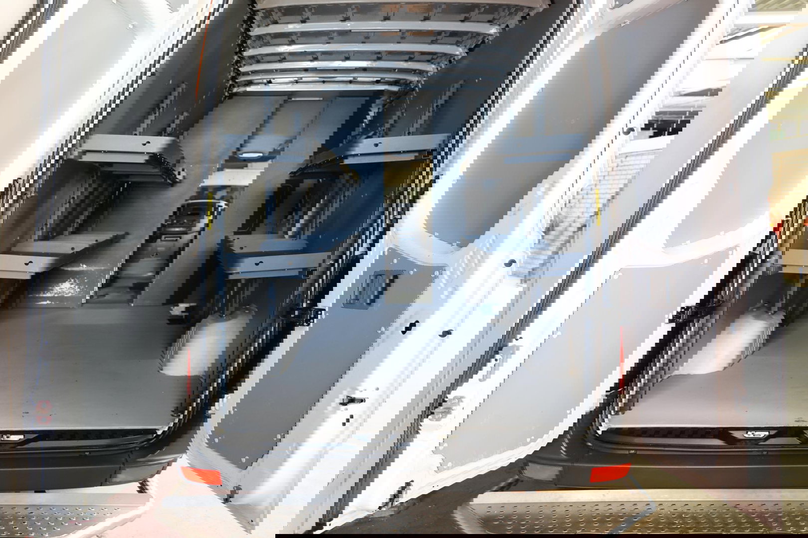 Mercedes-Benz Sprinter L3H2 AUTOMAAT POST NL SCHAPPEN EURO 6