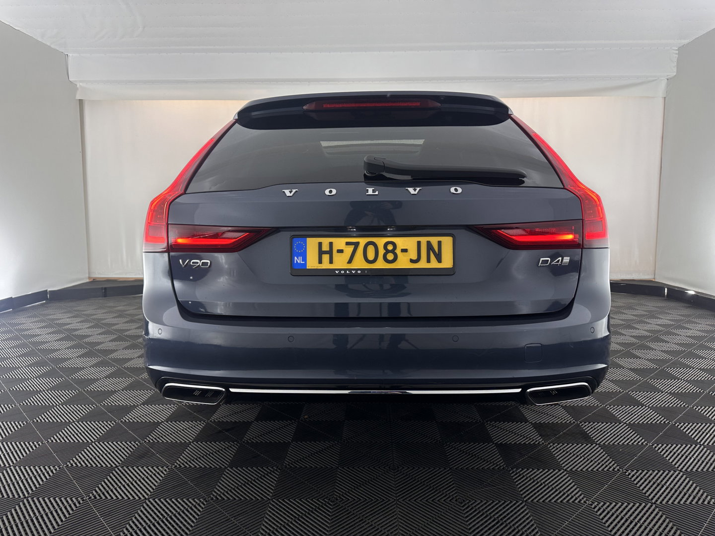 Volvo V90 2.0 D4 Momentum Pro (INCL.BTW) Aut. *PANO | LEATHER | HEAD-UP | FULL-LED | MEMORY-PACK | HEATED-SPORTSEATS | BLINDSPOT | CAMERA | KEYLESS | DIGI-COCKPIT | PRIVACY-GLASS | NAVI-FULLMAP | ECC | PDC | CRUISE | 17''