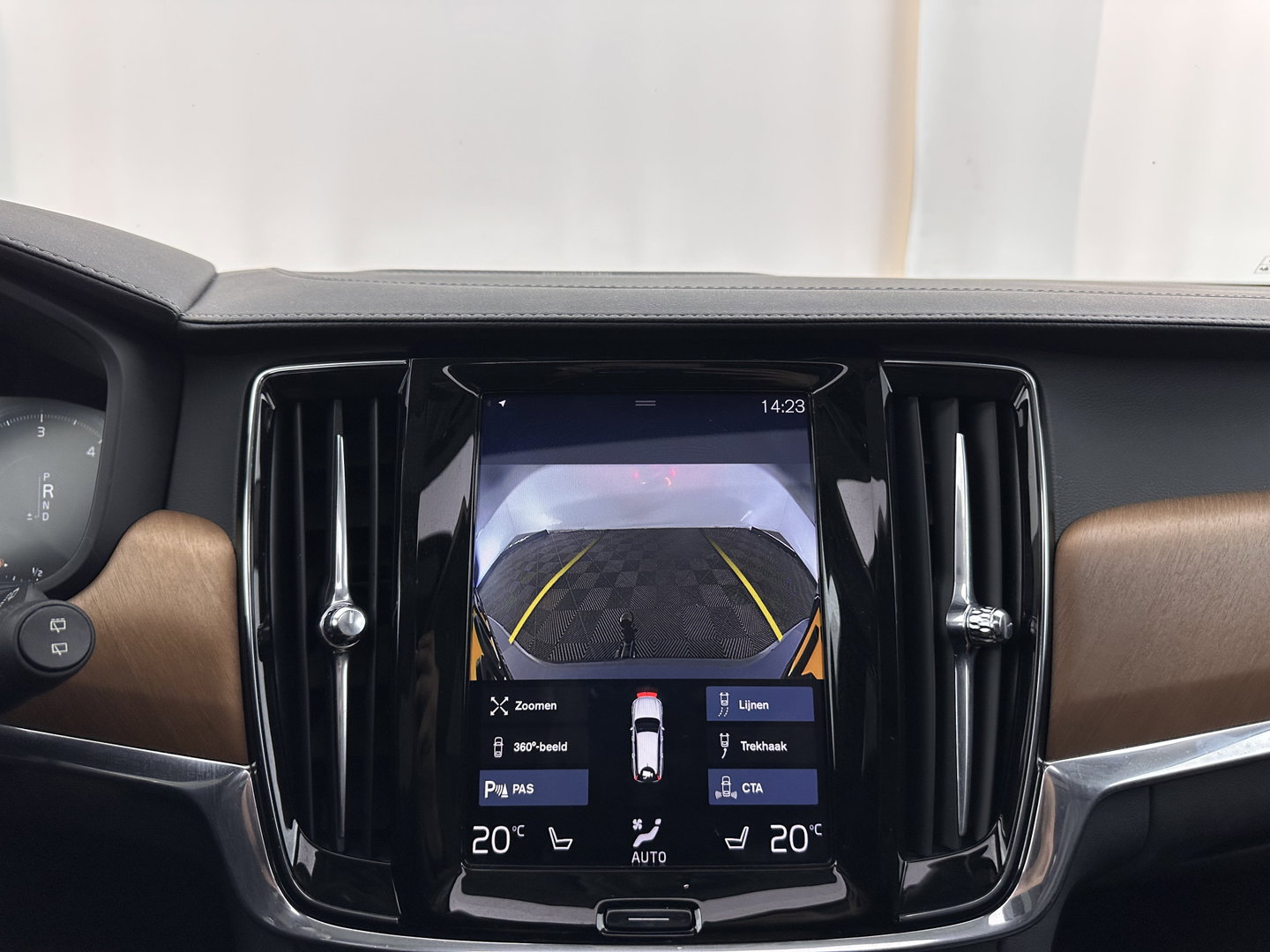 Volvo V90 2.0 D4 Momentum Pro (INCL.BTW) Aut. *PANO | LEATHER | HEAD-UP | FULL-LED | MEMORY-PACK | HEATED-SPORTSEATS | BLINDSPOT | CAMERA | KEYLESS | DIGI-COCKPIT | PRIVACY-GLASS | NAVI-FULLMAP | ECC | PDC | CRUISE | 17''