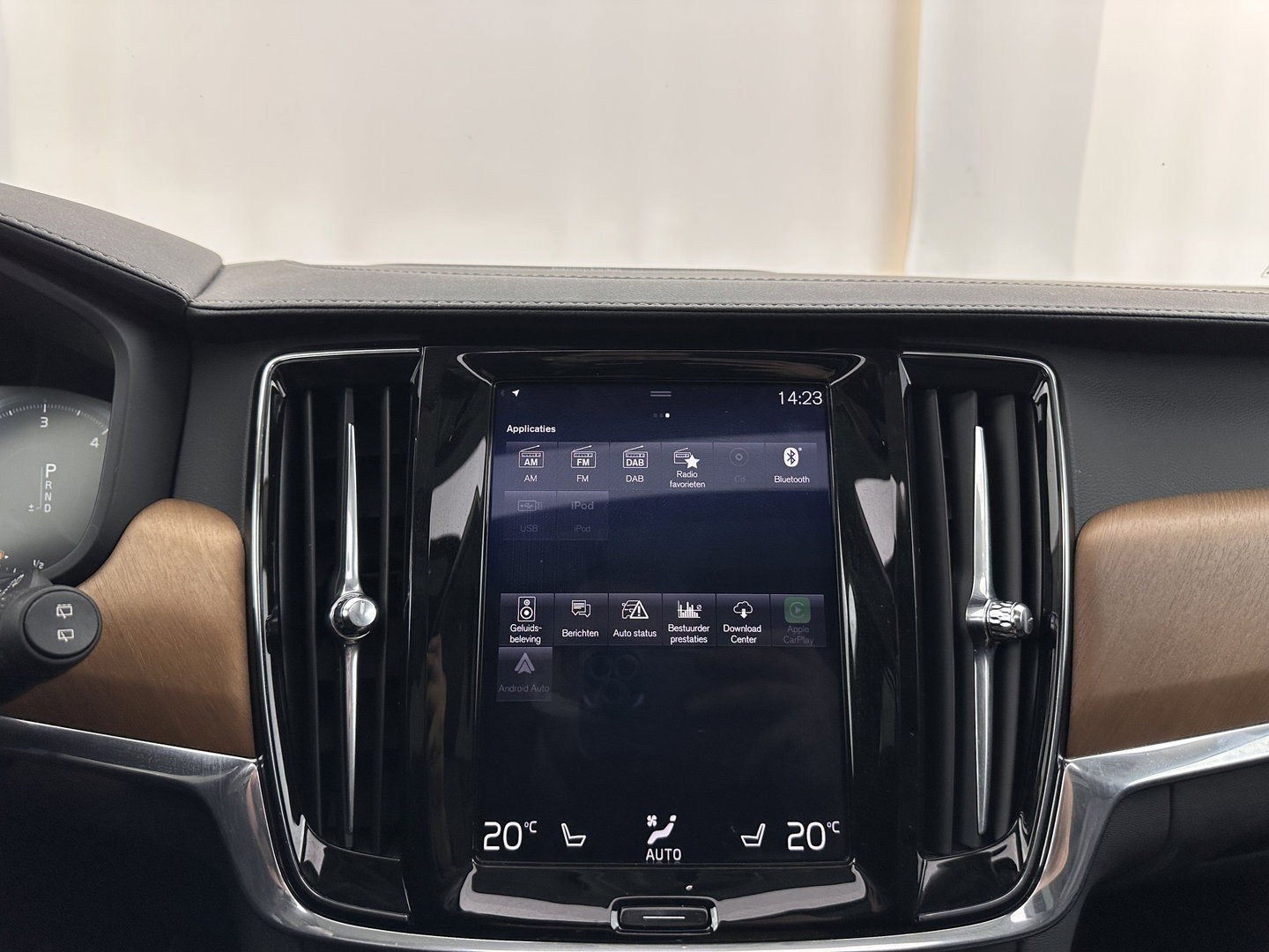 Volvo V90 2.0 D4 Momentum Pro (INCL.BTW) Aut. *PANO | LEATHER | HEAD-UP | FULL-LED | MEMORY-PACK | HEATED-SPORTSEATS | BLINDSPOT | CAMERA | KEYLESS | DIGI-COCKPIT | PRIVACY-GLASS | NAVI-FULLMAP | ECC | PDC | CRUISE | 17''