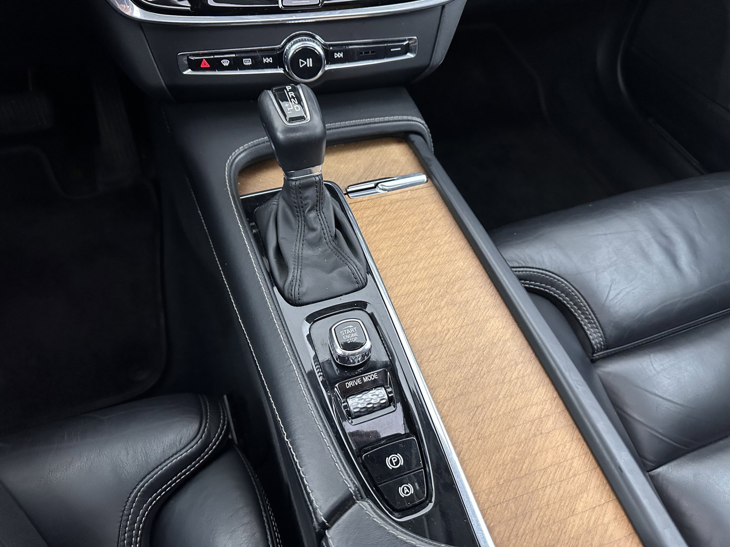 Volvo V90 2.0 D4 Momentum Pro (INCL.BTW) Aut. *PANO | LEATHER | HEAD-UP | FULL-LED | MEMORY-PACK | HEATED-SPORTSEATS | BLINDSPOT | CAMERA | KEYLESS | DIGI-COCKPIT | PRIVACY-GLASS | NAVI-FULLMAP | ECC | PDC | CRUISE | 17''