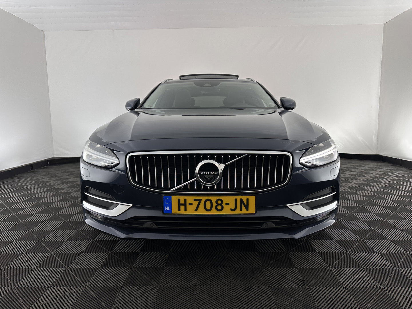 Volvo V90 2.0 D4 Momentum Pro (INCL.BTW) Aut. *PANO | LEATHER | HEAD-UP | FULL-LED | MEMORY-PACK | HEATED-SPORTSEATS | BLINDSPOT | CAMERA | KEYLESS | DIGI-COCKPIT | PRIVACY-GLASS | NAVI-FULLMAP | ECC | PDC | CRUISE | 17''
